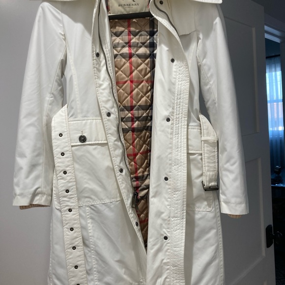 Burberry white padded zip up trench. Size 8 US.